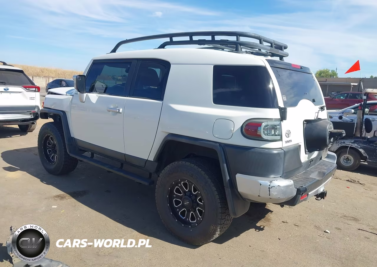 2013 Toyota Fj Cruiser VIN:JTEBU4BF0DK158558 - 3