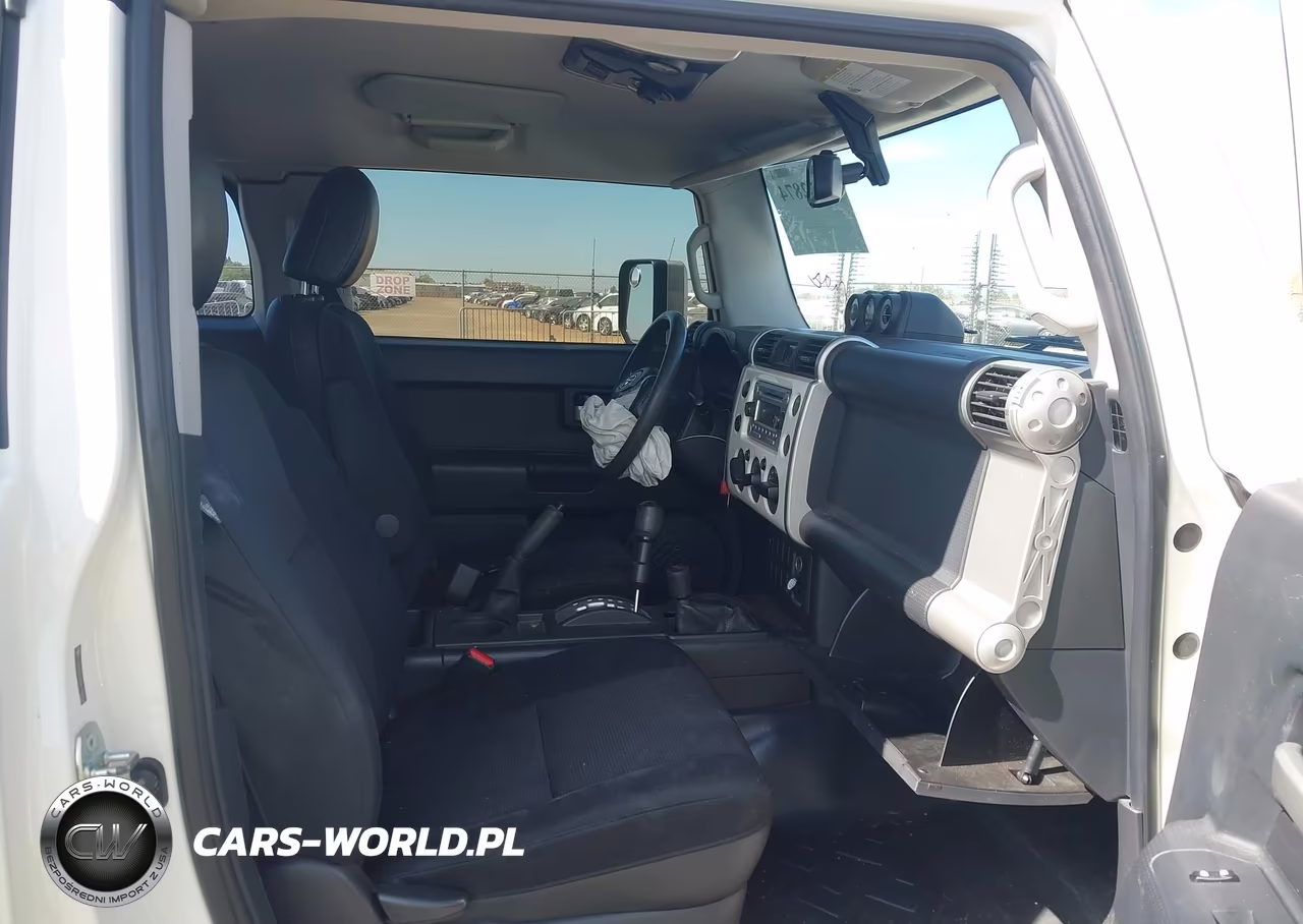 2013 Toyota Fj Cruiser VIN:JTEBU4BF0DK158558 - 5