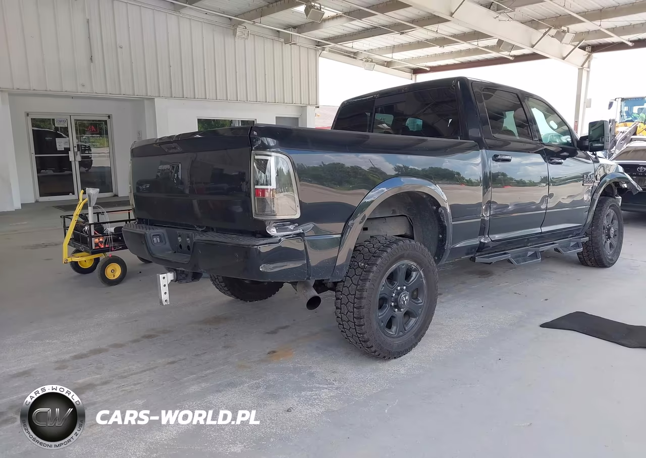 2016 Ram 2500 Laramie VIN:3C6UR5FLXGG211564 - 4