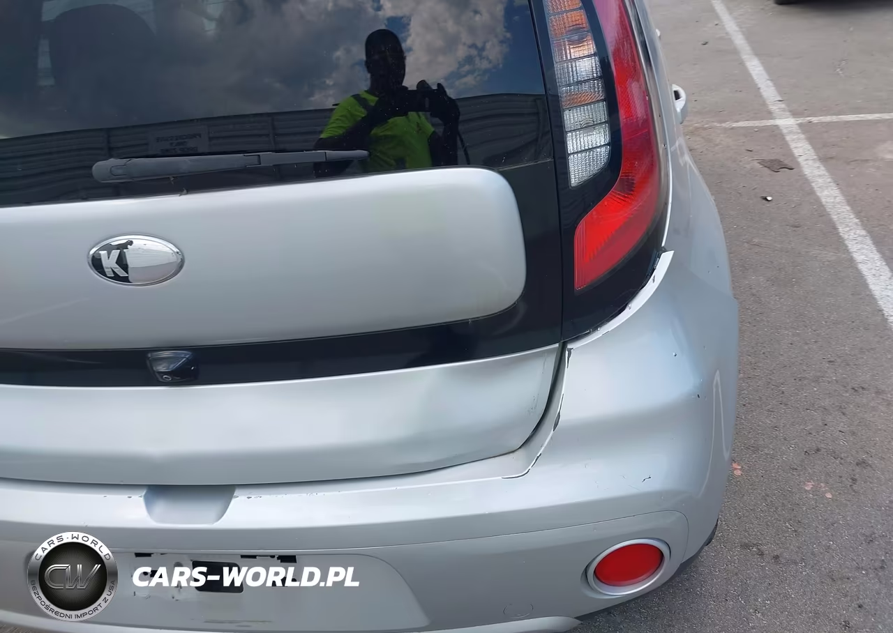 2018 Kia Soul + VIN:KNDJP3A59J7556988 - 12
