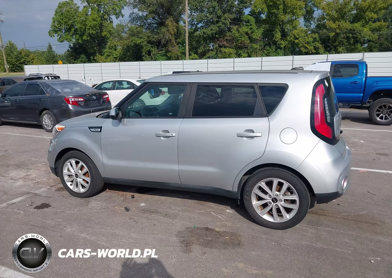 2018 Kia Soul + VIN:KNDJP3A59J7556988 - 15