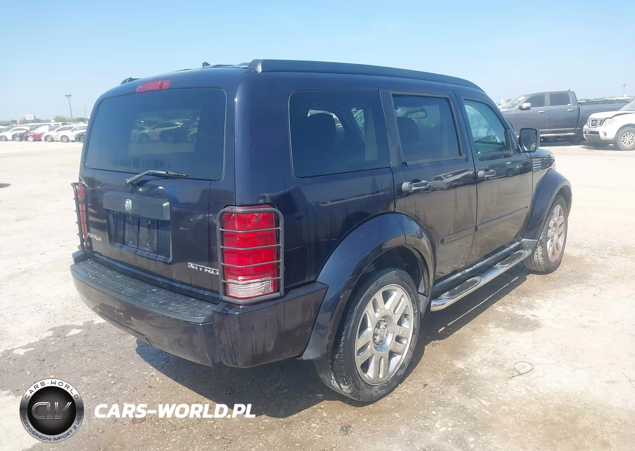 2011 Dodge Nitro Heat VIN:1D4PT4GK2BW528744 - 4