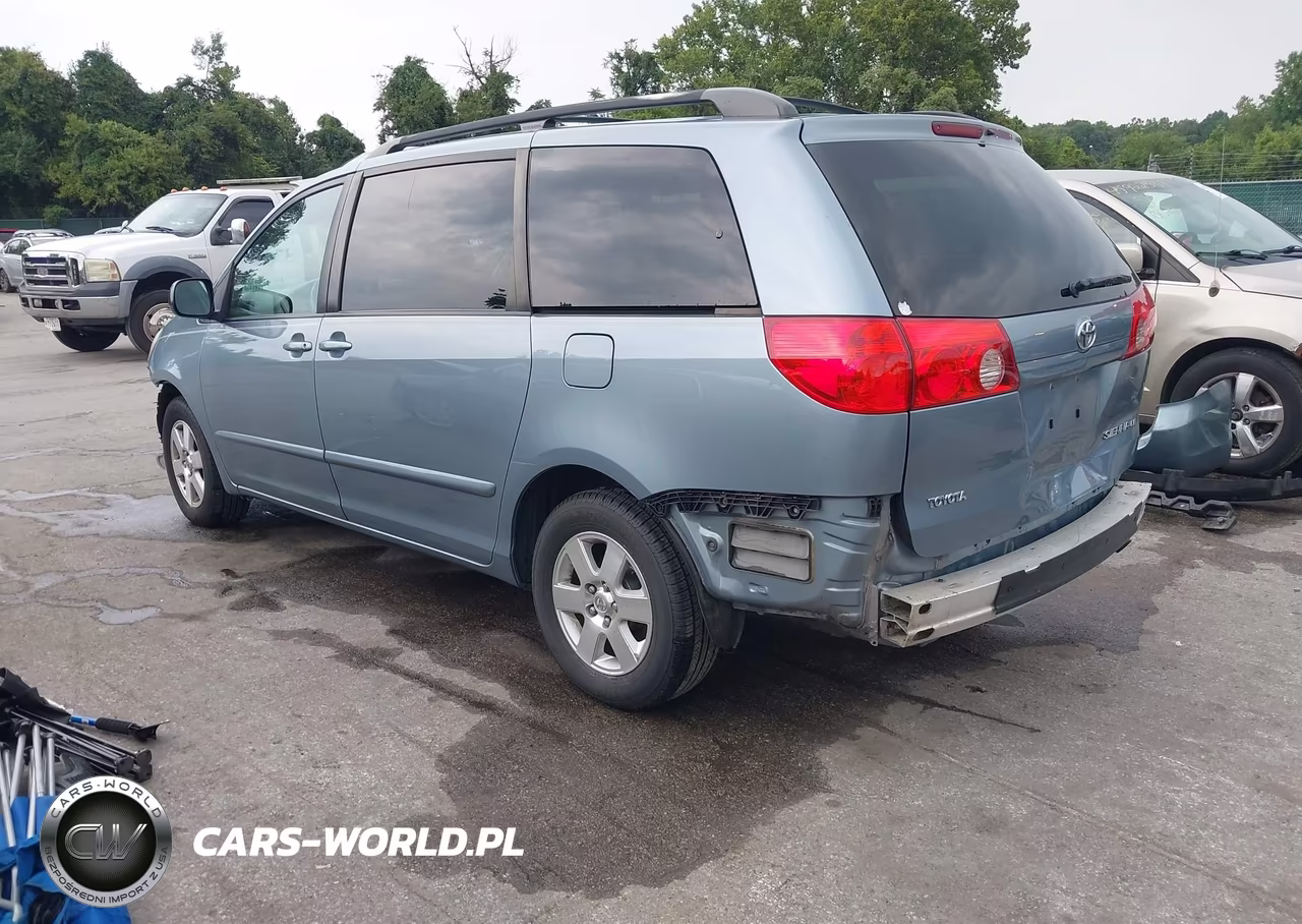 2010 Toyota Sienna Le VIN:5TDKK4CCXAS325768 - 3