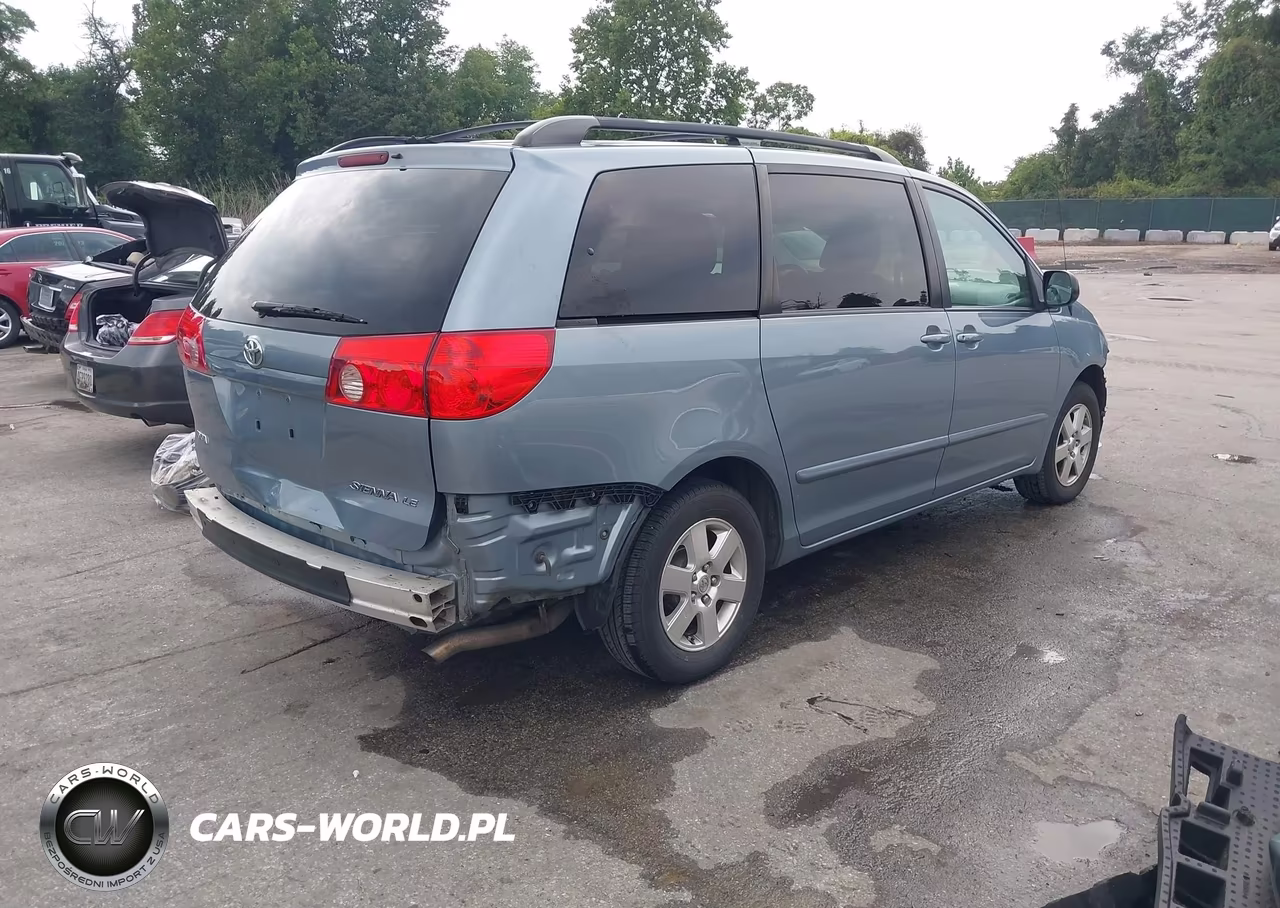 2010 Toyota Sienna Le VIN:5TDKK4CCXAS325768 - 4