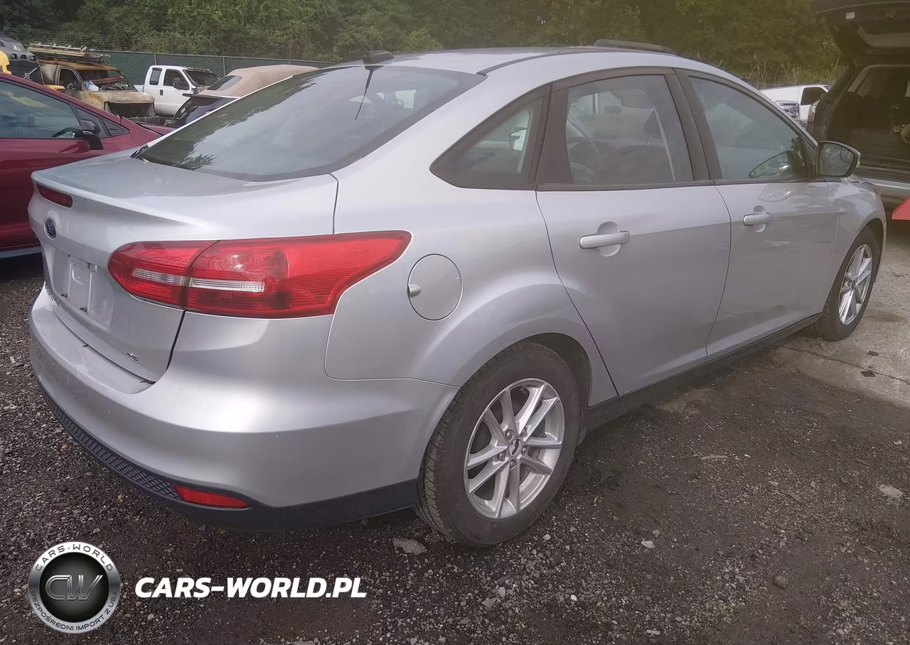 2016 Ford Focus Se VIN:1FADP3F20GL320845 - 4