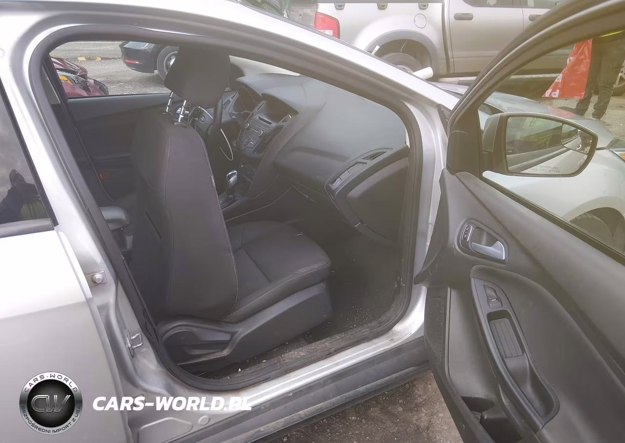 2016 Ford Focus Se VIN:1FADP3F20GL320845 - 5