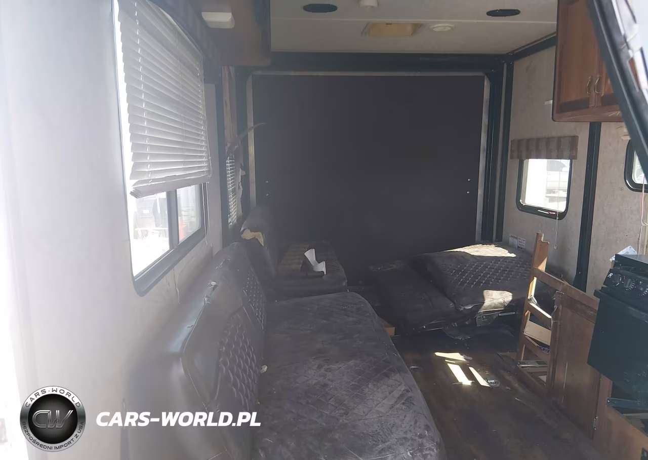 2017 Forest River Avenger Toyhauler Travel Trailer VIN:5ZT2AVPBXHB912269 - 5