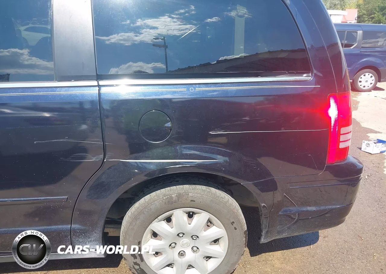 2010 Chrysler Town & Country Lx VIN:2A4RR4DE9AR150278 - 14