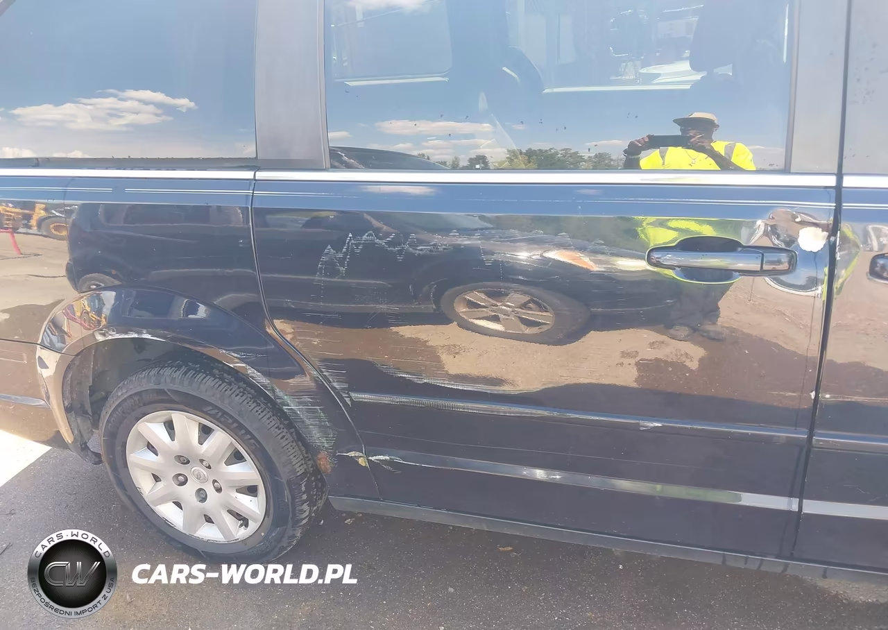 2010 Chrysler Town & Country Lx VIN:2A4RR4DE9AR150278 - 16