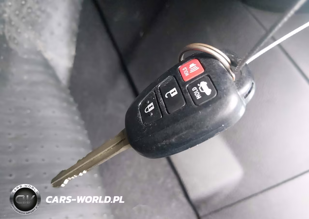 2018 Toyota Corolla Le VIN:5YFBURHE4JP797247 - 11