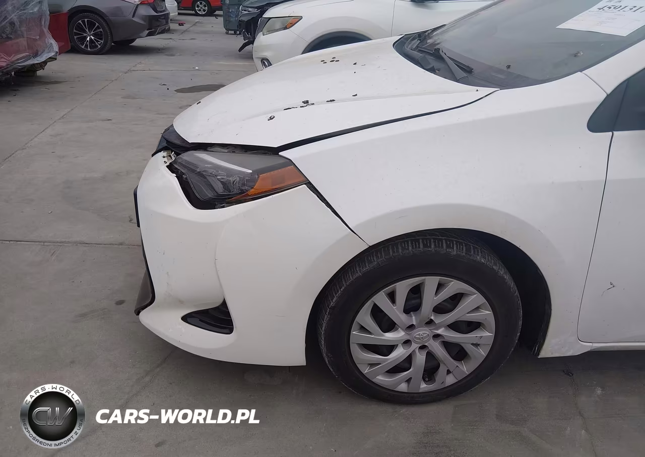 2018 Toyota Corolla Le VIN:5YFBURHE4JP797247 - 18