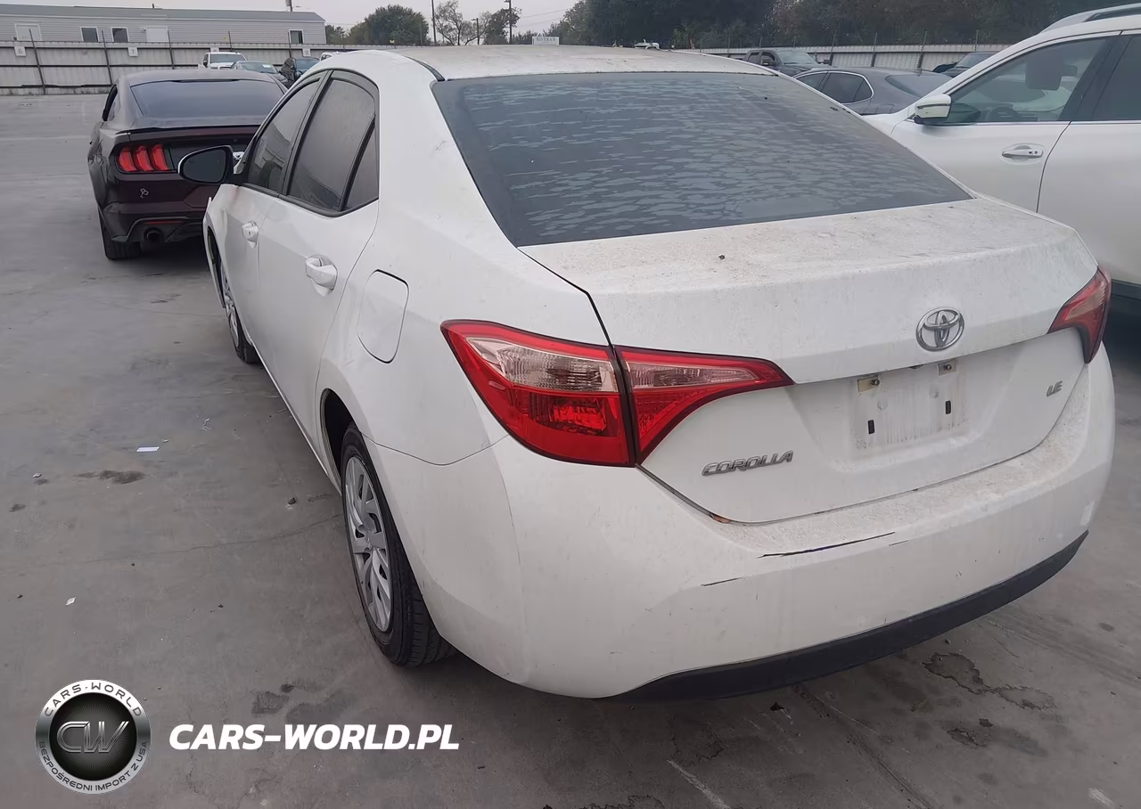 2018 Toyota Corolla Le VIN:5YFBURHE4JP797247 - 3