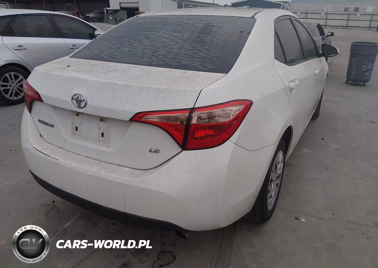 2018 Toyota Corolla Le VIN:5YFBURHE4JP797247 - 4