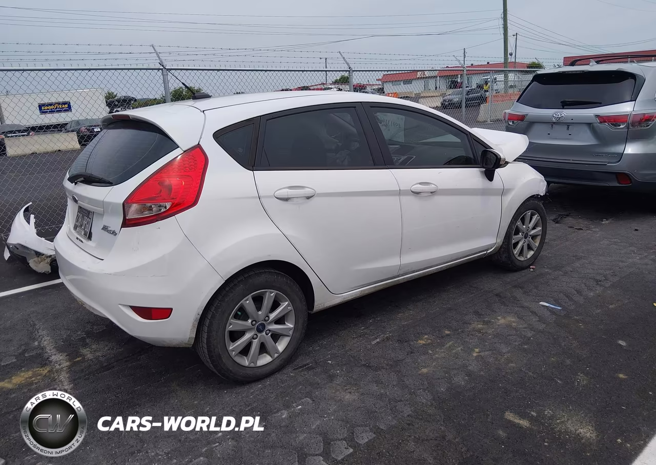 2013 Ford Fiesta Se VIN:3FADP4EJ0DM177923 - 4