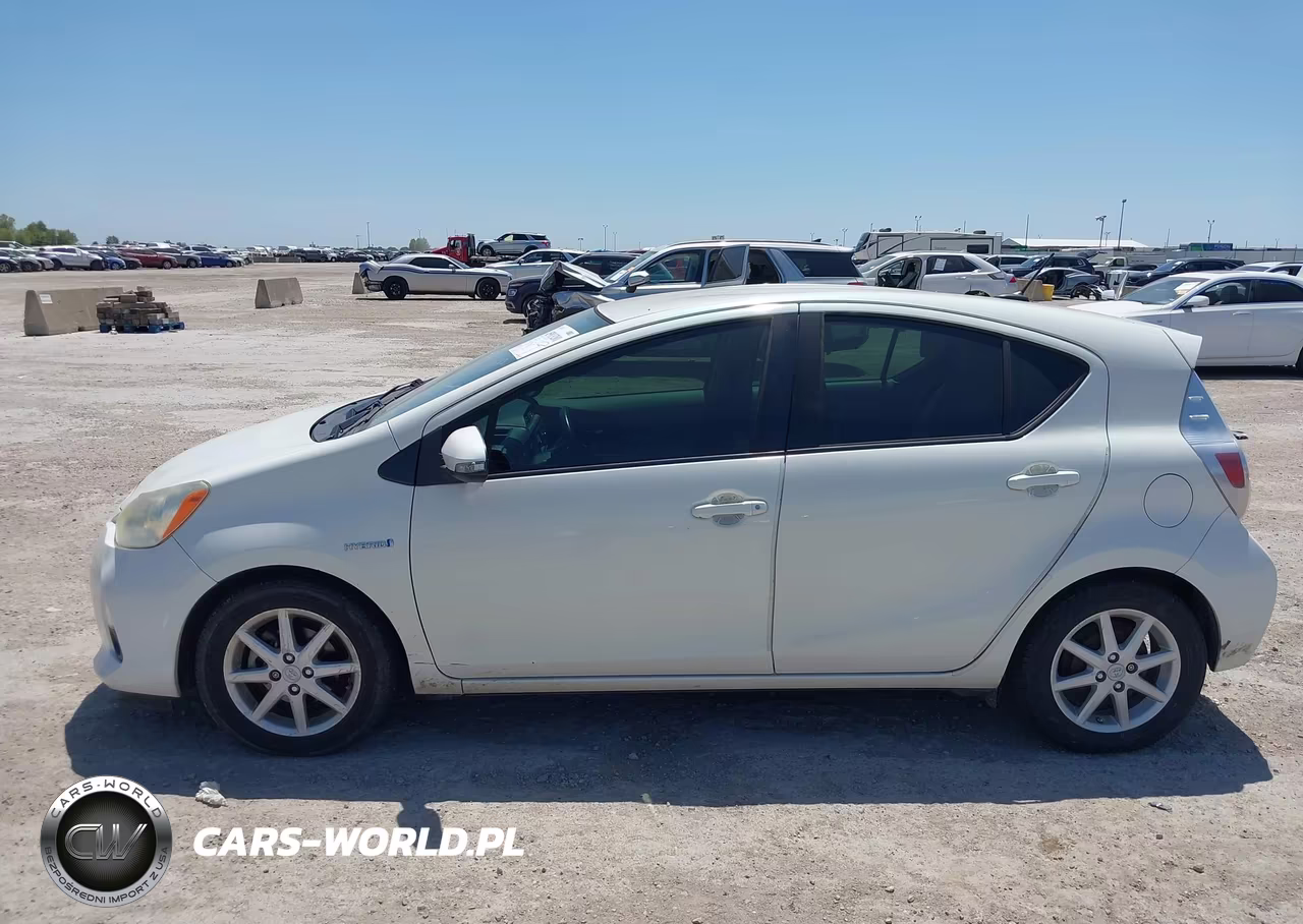 2013 Toyota Prius C Four VIN:JTDKDTB36D1056739 - 14