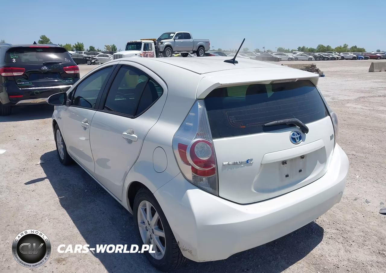 2013 Toyota Prius C Four VIN:JTDKDTB36D1056739 - 3