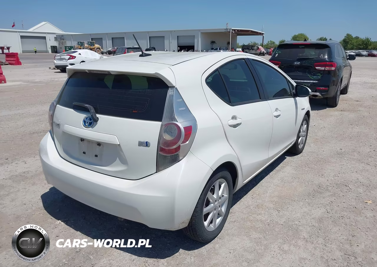 2013 Toyota Prius C Four VIN:JTDKDTB36D1056739 - 4