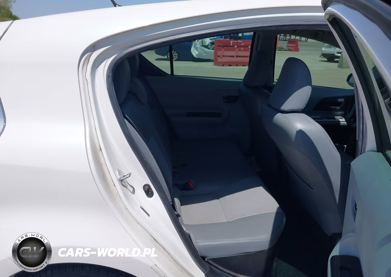 2013 Toyota Prius C Four VIN:JTDKDTB36D1056739 - 8