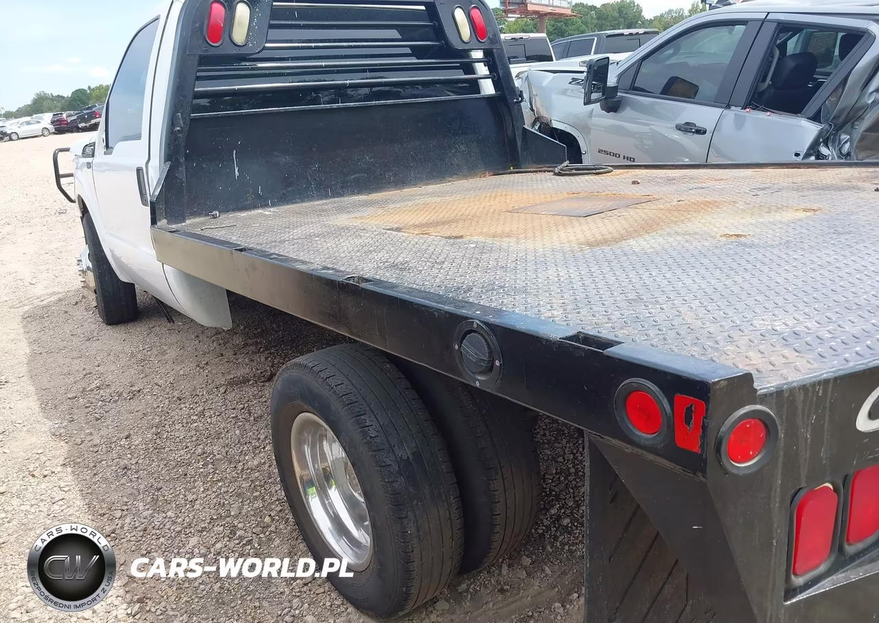 2012 Ford F-350 Chassis Xl VIN:1FDRF3G63CEA45096 - 3