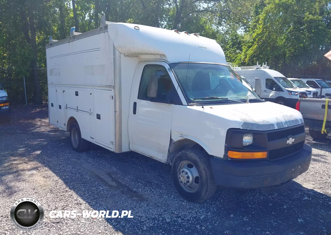 2005 Chevrolet Express Cutaway Base W-C7L-C7N