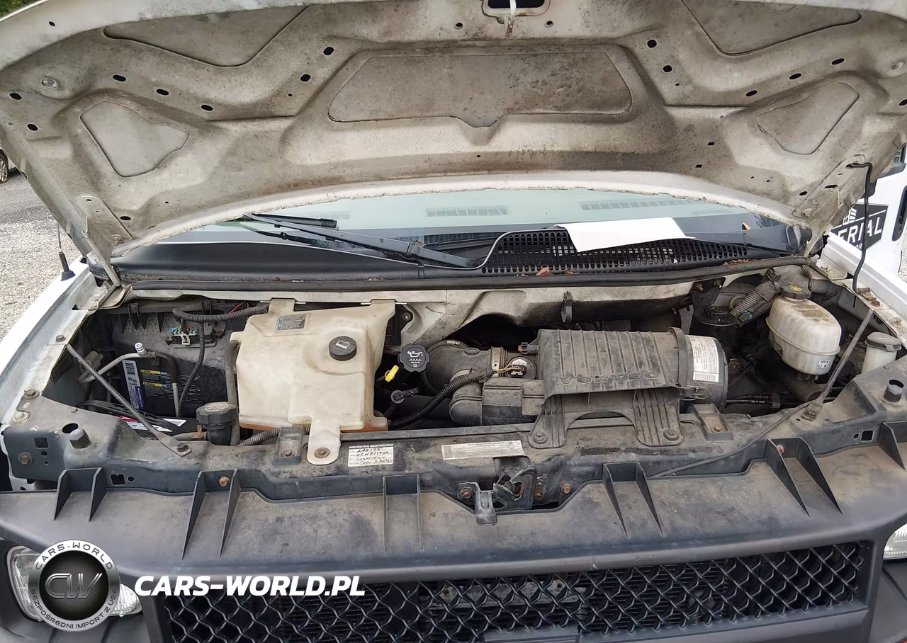 2005 Chevrolet Express Cutaway Base W-C7L-C7N VIN:1GBJG31UX51166566 - 9