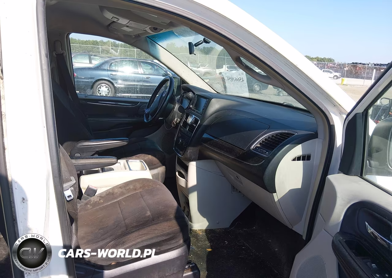 2011 Chrysler Town & Country Touring VIN:2A4RR5DG0BR658065 - 5