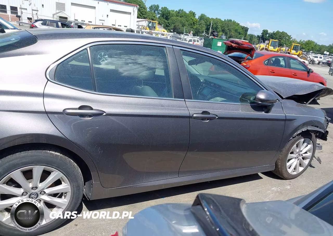 2018 Toyota Camry Le VIN:4T1B11HK5JU088809 - 12