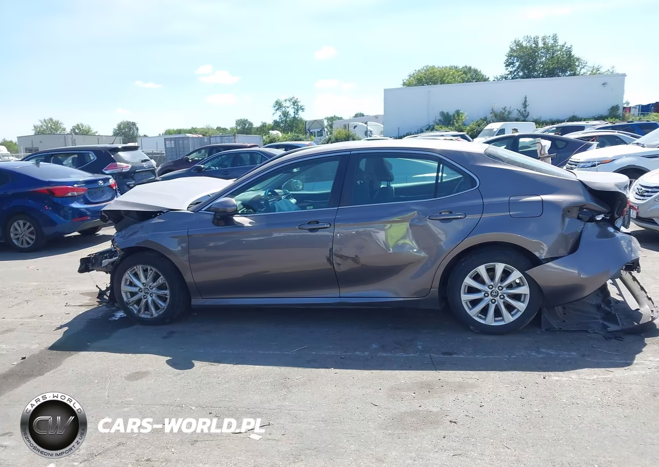 2018 Toyota Camry Le VIN:4T1B11HK5JU088809 - 13