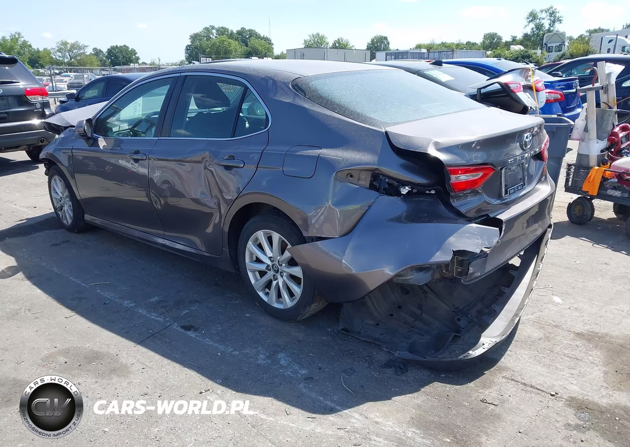 2018 Toyota Camry Le VIN:4T1B11HK5JU088809 - 3