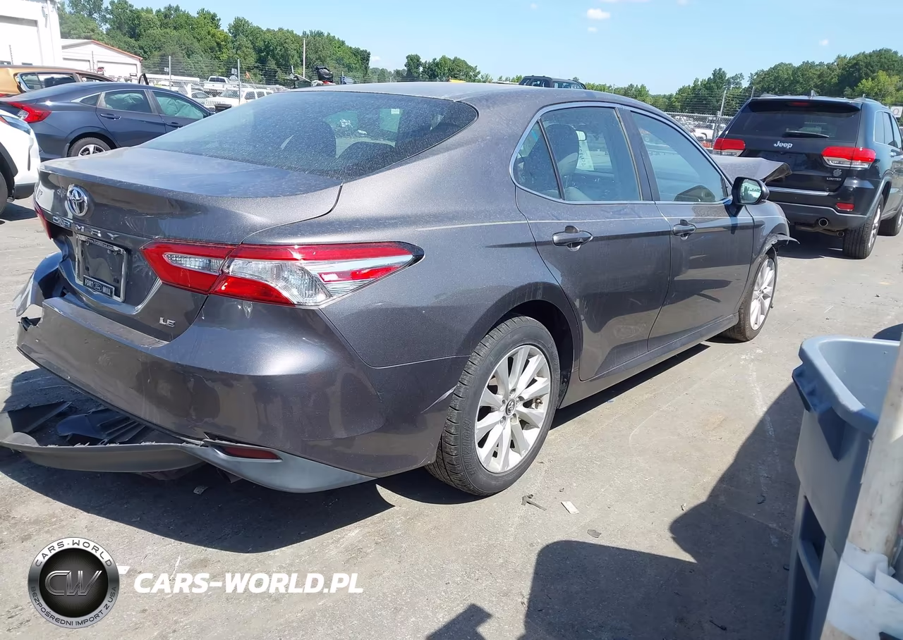2018 Toyota Camry Le VIN:4T1B11HK5JU088809 - 4
