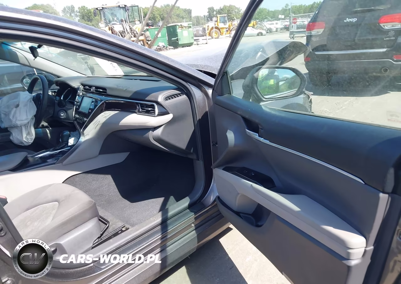 2018 Toyota Camry Le VIN:4T1B11HK5JU088809 - 5
