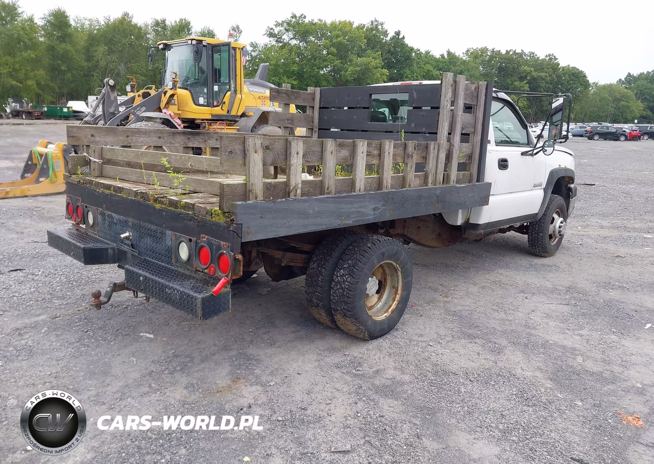 2005 Chevrolet Silverado 3500 Chassis Work Truck VIN:1GBJC34U55E290034 - 4