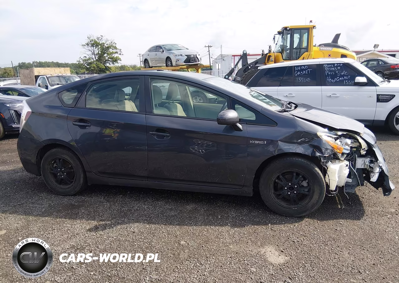 2014 Toyota Prius Two VIN:JTDKN3DU4E1770258 - 13