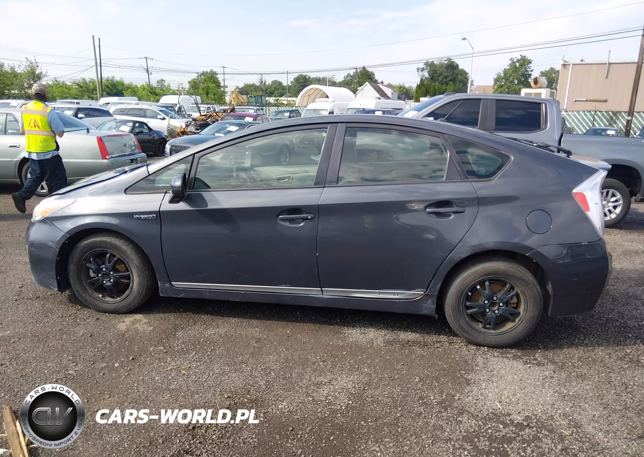 2014 Toyota Prius Two VIN:JTDKN3DU4E1770258 - 14