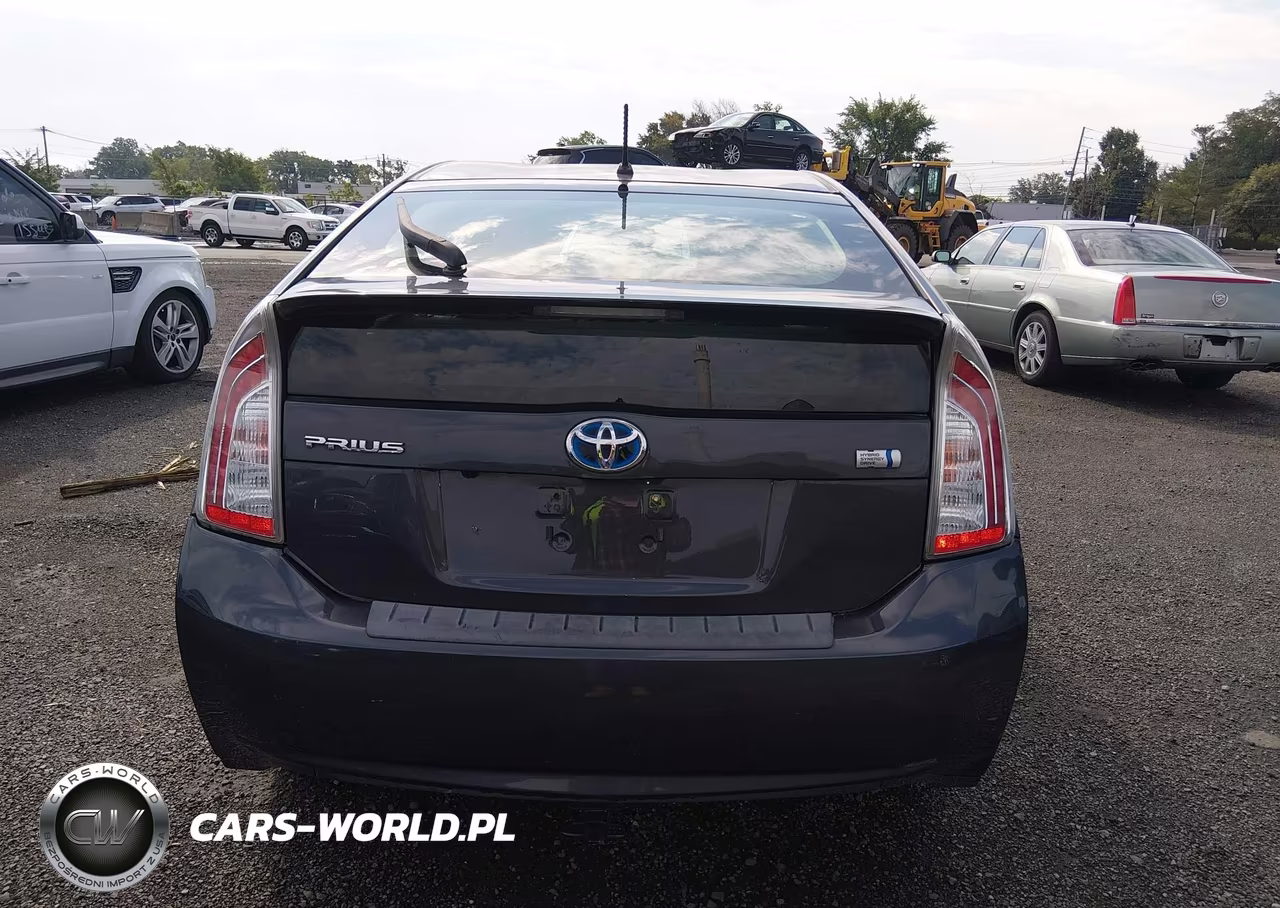 2014 Toyota Prius Two VIN:JTDKN3DU4E1770258 - 16
