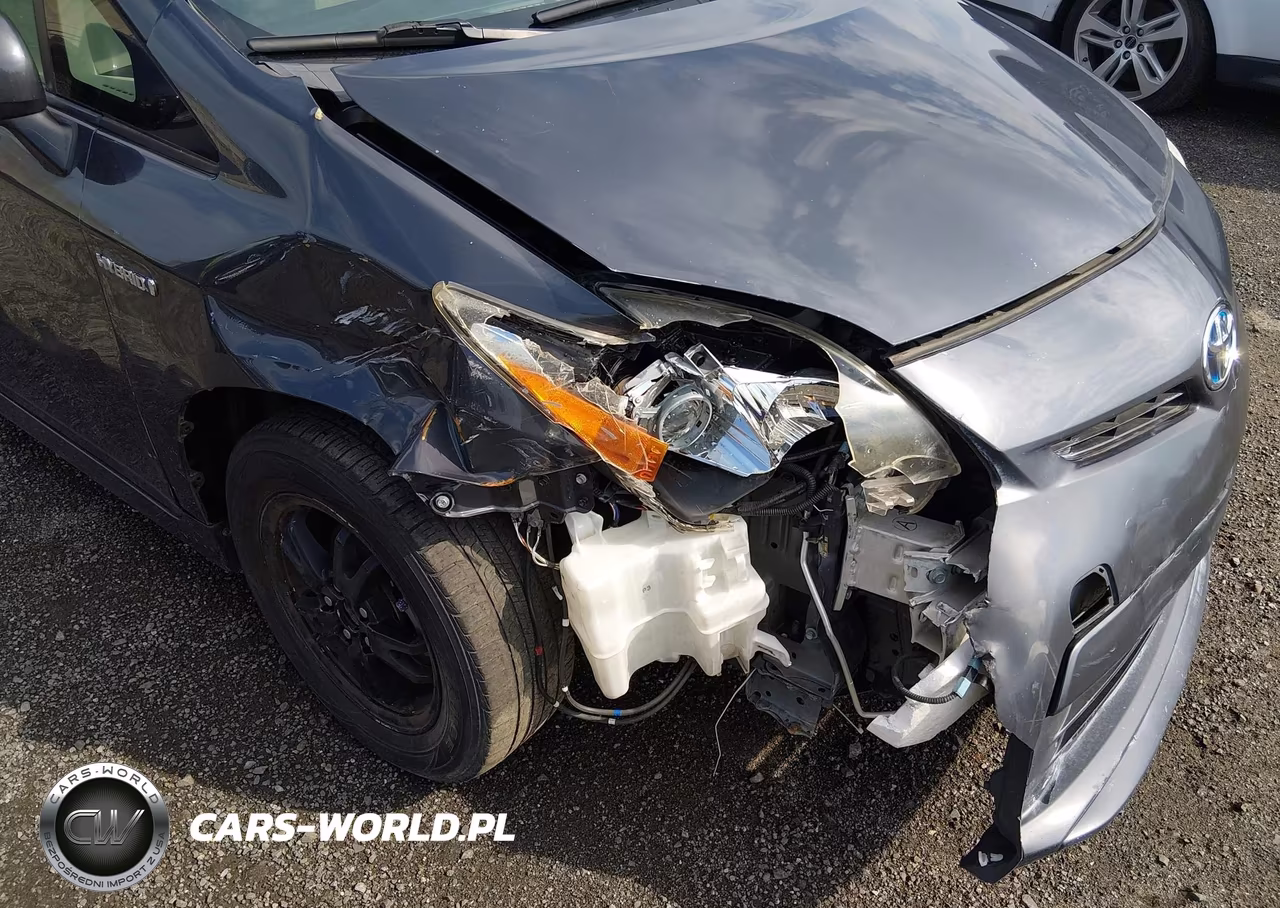 2014 Toyota Prius Two VIN:JTDKN3DU4E1770258 - 6