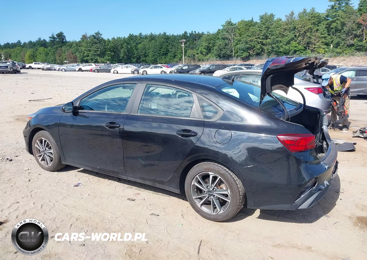 2023 Kia Forte Lxs VIN:3KPF24AD1PE592412 - 3