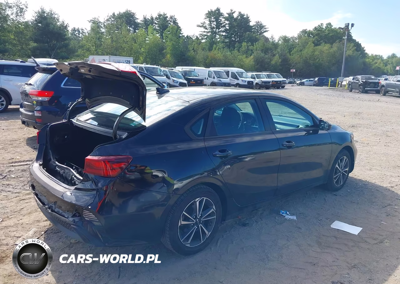 2023 Kia Forte Lxs VIN:3KPF24AD1PE592412 - 4