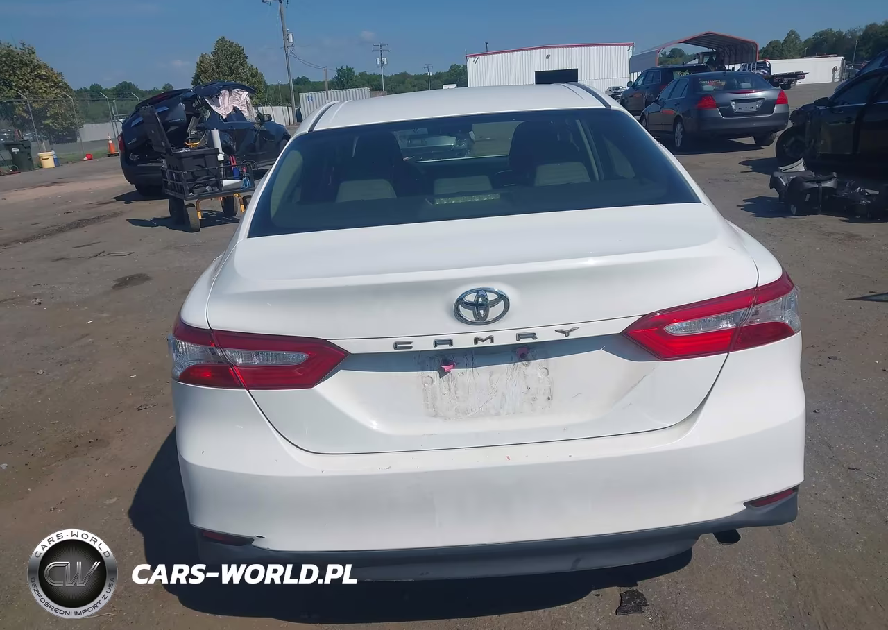2018 Toyota Camry Le VIN:JTNB11HK8J3043093 - 16