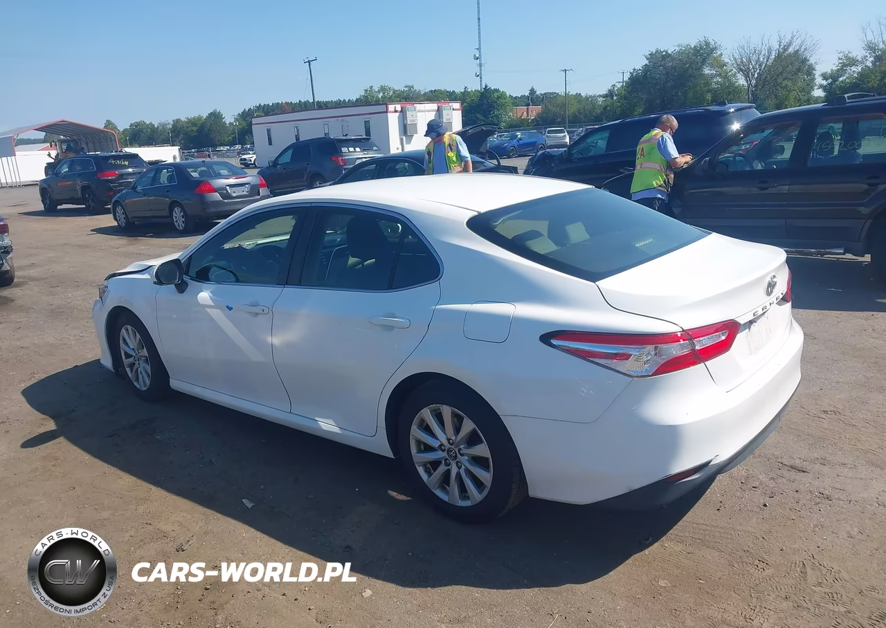 2018 Toyota Camry Le VIN:JTNB11HK8J3043093 - 3