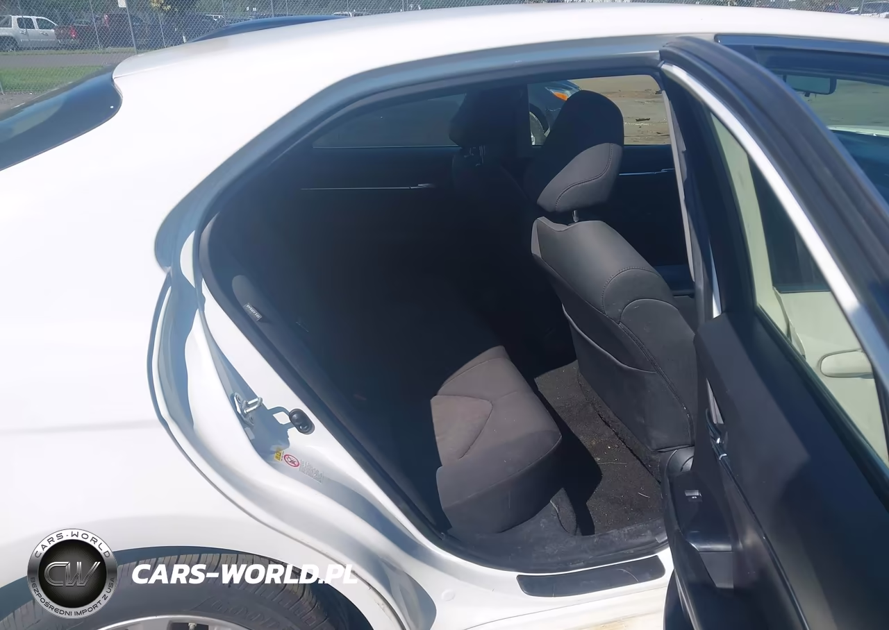 2018 Toyota Camry Le VIN:JTNB11HK8J3043093 - 8