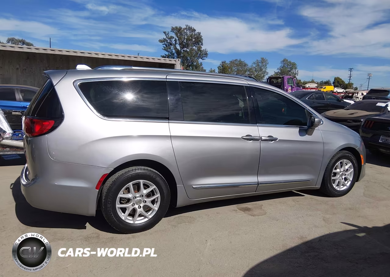 2020 Chrysler Pacifica Touring L VIN:2C4RC1BG7LR116109 - 13