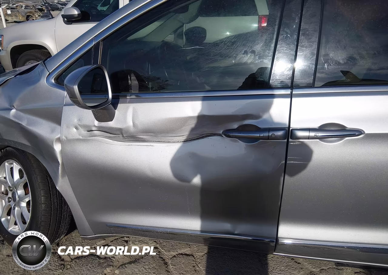 2020 Chrysler Pacifica Touring L VIN:2C4RC1BG7LR116109 - 17