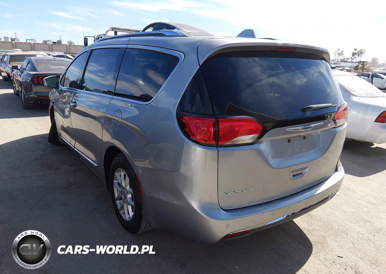 2020 Chrysler Pacifica Touring L VIN:2C4RC1BG7LR116109 - 3