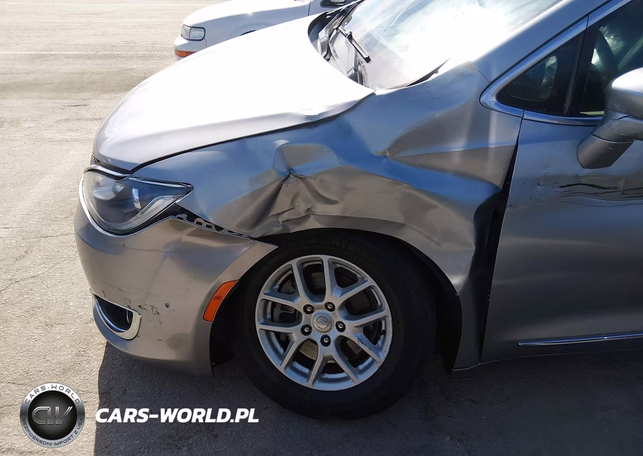 2020 Chrysler Pacifica Touring L VIN:2C4RC1BG7LR116109 - 6