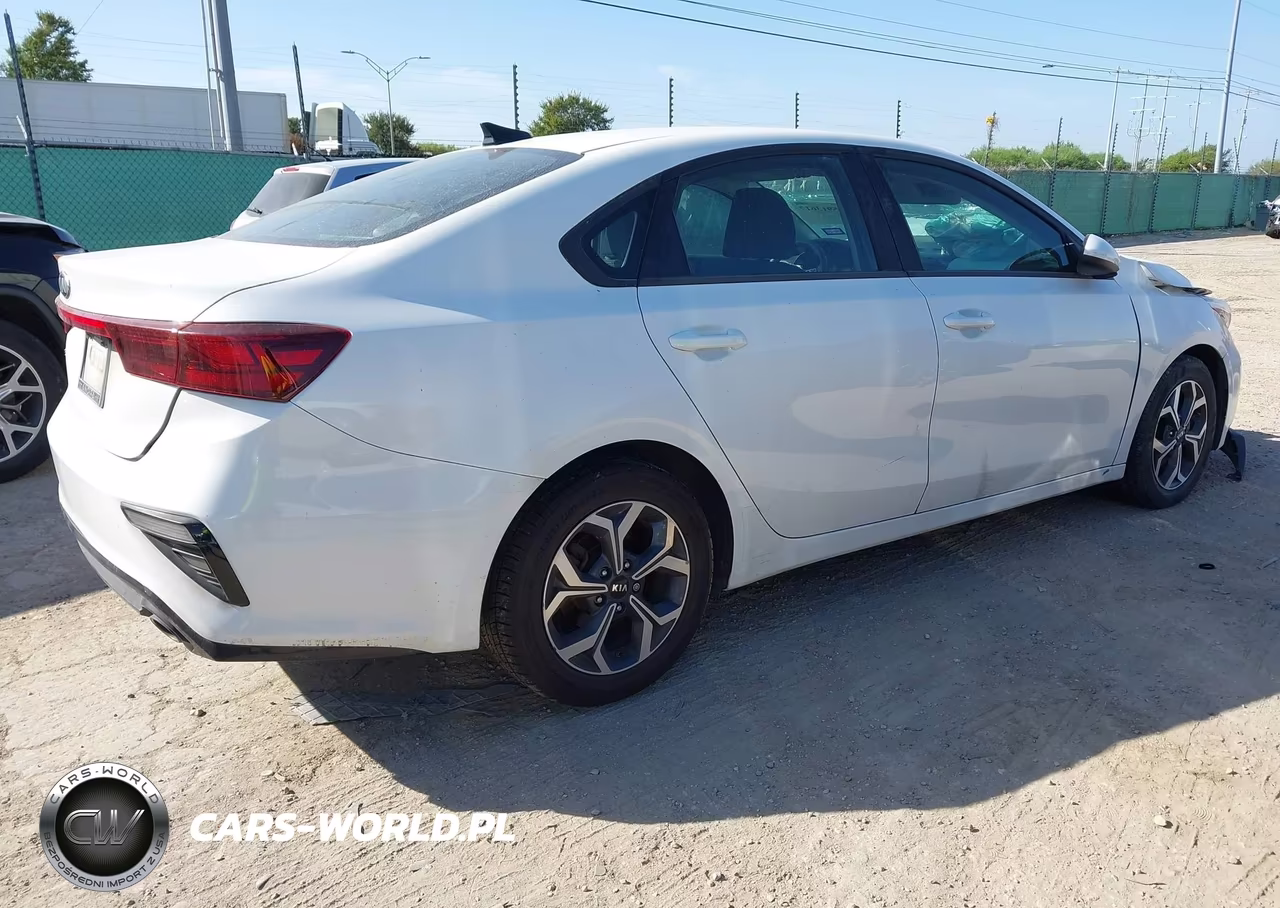 2019 Kia Forte Lxs VIN:3KPF24AD7KE075351 - 4