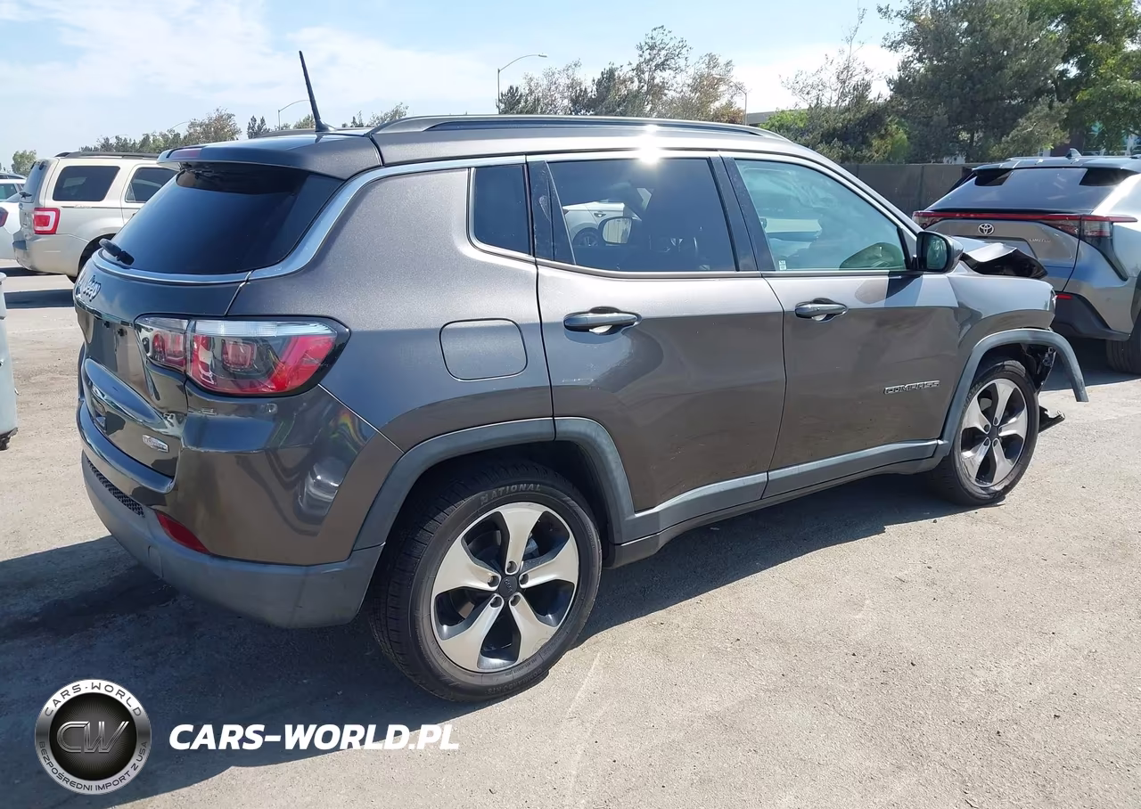 2018 Jeep Compass Latitude Fwd VIN:3C4NJCBB4JT123873 - 4