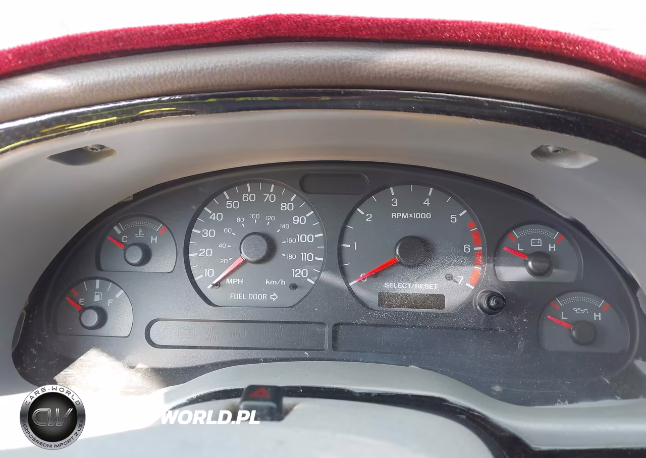 2002 Ford Mustang Deluxe-Premium-Standard VIN:1FAFP40492F135063 - 7