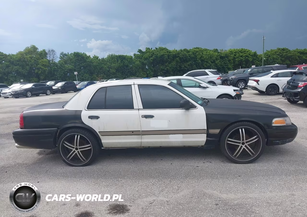 2007 Ford Crown Victoria VIN:2FAHP71W97X123596 - 13