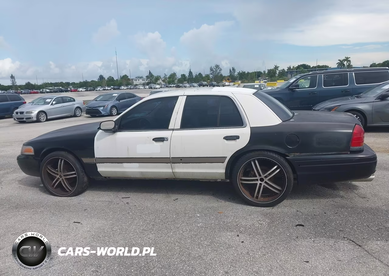 2007 Ford Crown Victoria VIN:2FAHP71W97X123596 - 14